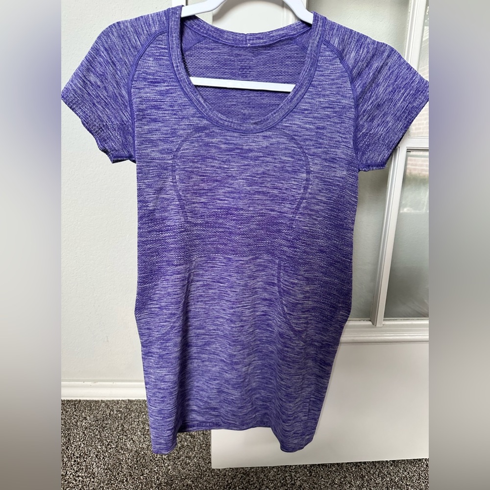 Lululemon Swiftly Tech Short Sleeve in good condition!